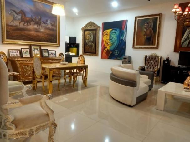 Villa Chacha At Macarena, Megamendung Екстериор снимка