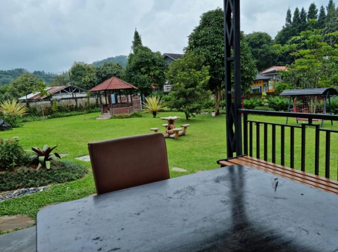 Villa Chacha At Macarena, Megamendung Екстериор снимка
