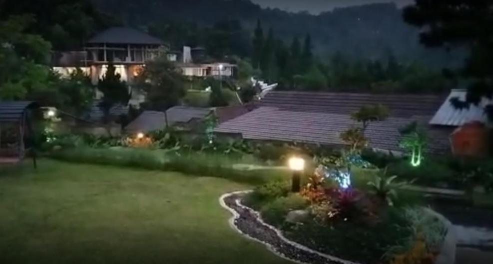 Villa Chacha At Macarena, Megamendung Екстериор снимка