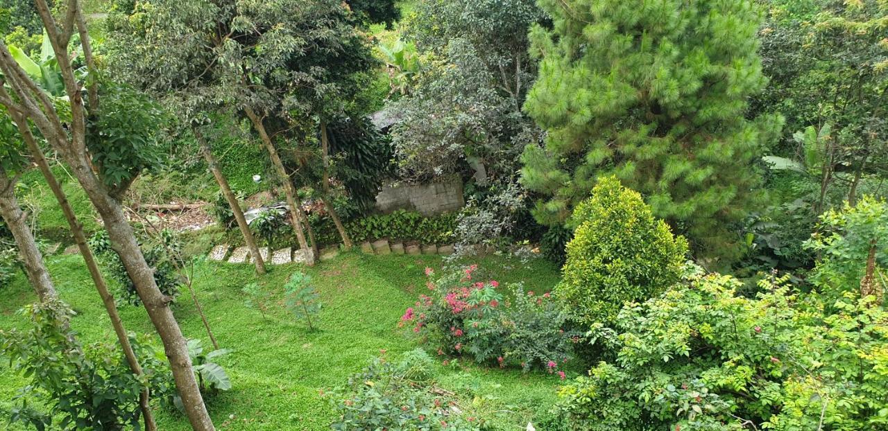 Villa Chacha At Macarena, Megamendung Екстериор снимка