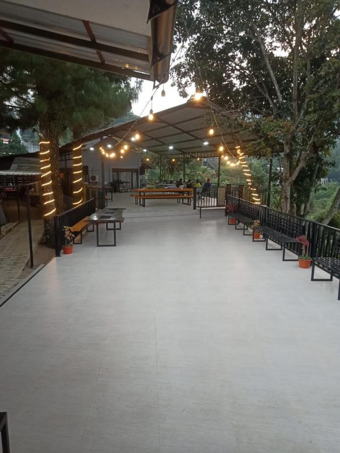 Villa Chacha At Macarena, Megamendung Екстериор снимка